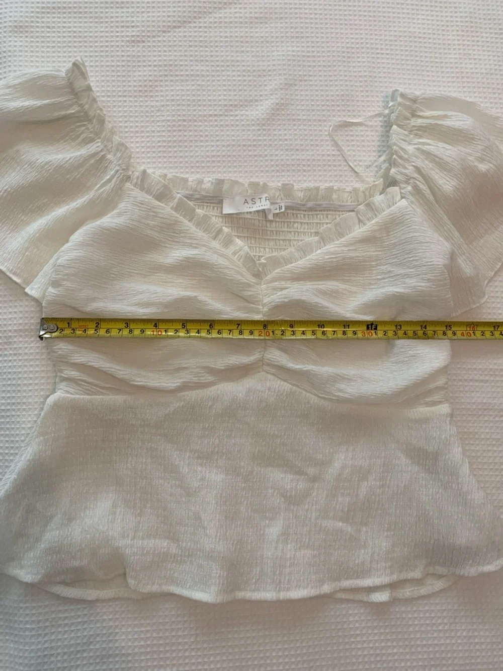 ASTR cream Textured Puff Sleeve Peplum Blouse size L